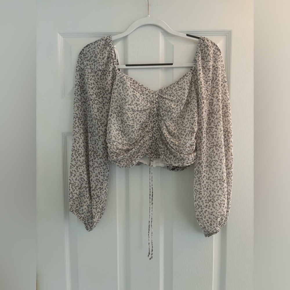 Floral crop top with sheer flowy sleeves